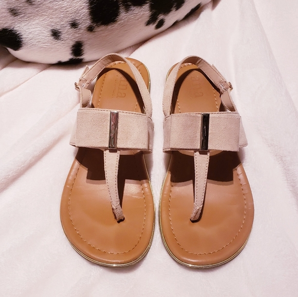 A.N.A. Bow Sandals - Picture 3 of 8